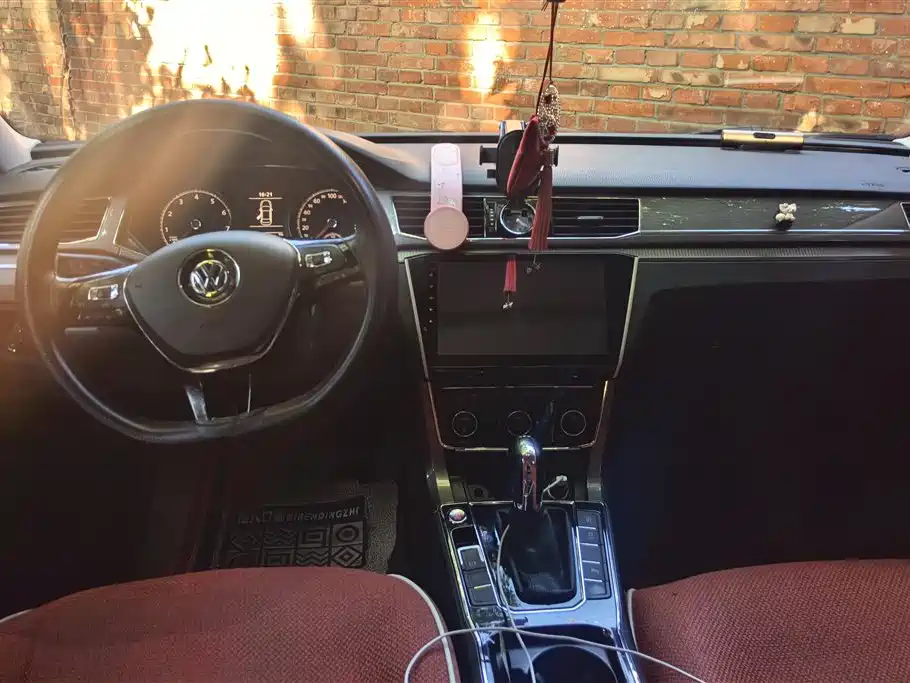 Volkswagen Passat 2016 330TSI DSG Honor Edition фото 12