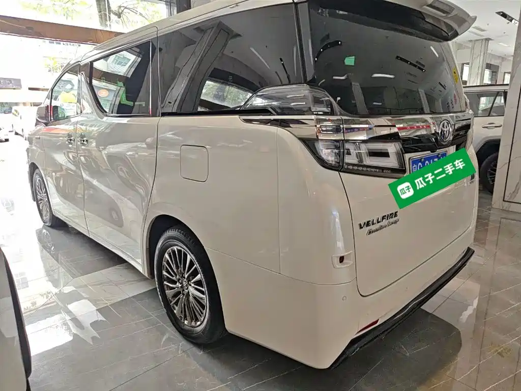 Фото 5 - Toyota Vellfire