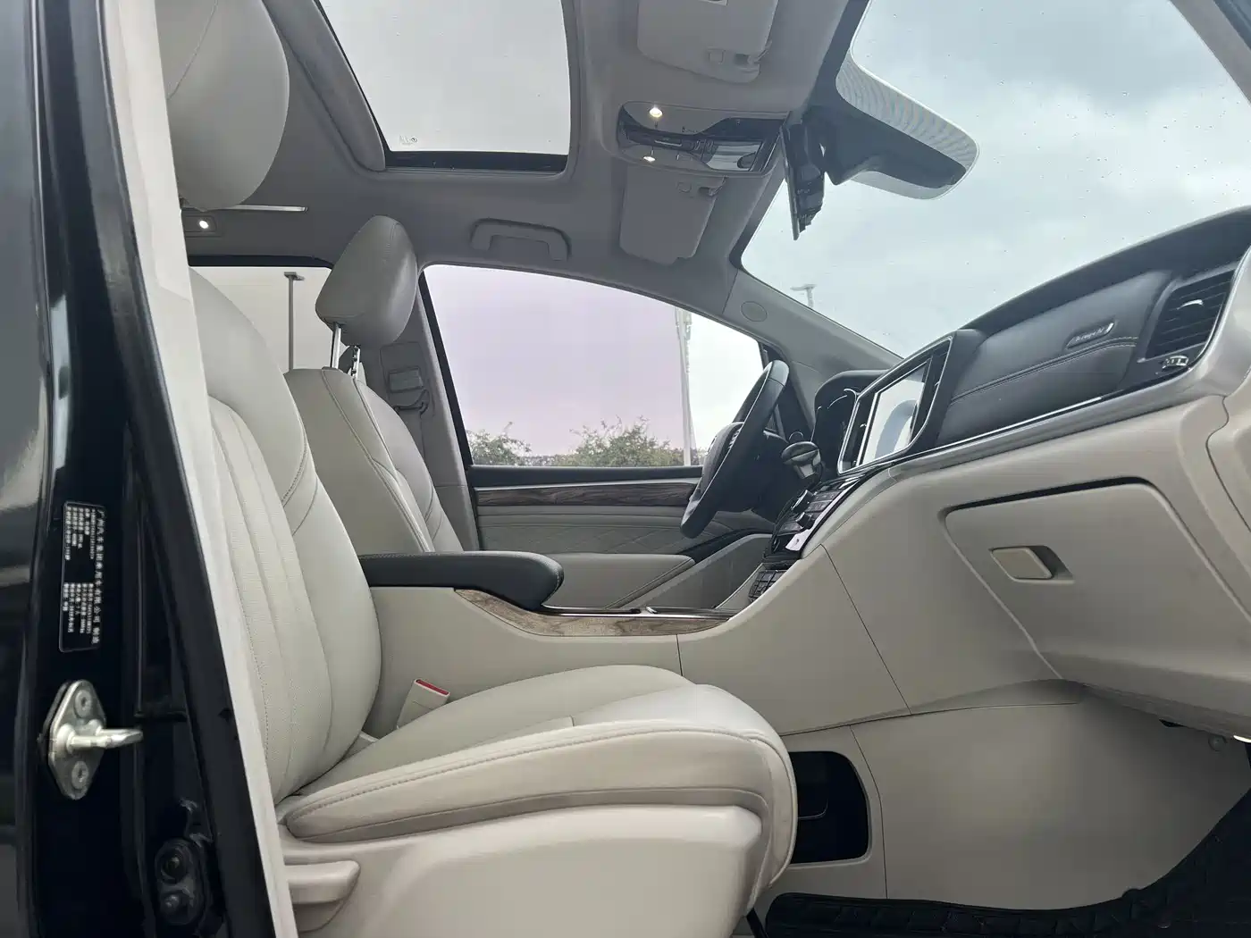 GAC Trumpchi Trumpchi M8 2018 320T Premium Edition фото 12