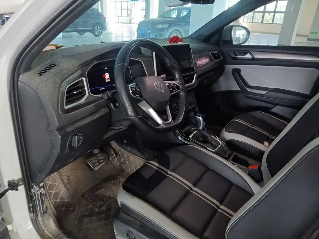 Photo 7 - Volkswagen T-ROC
