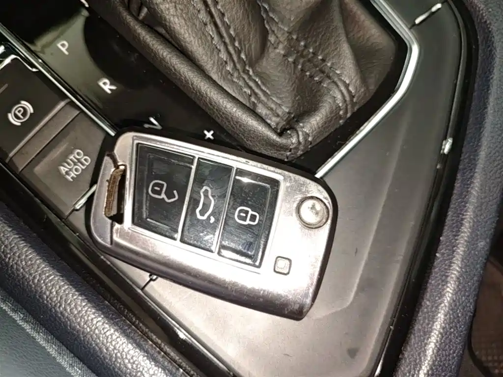 Volkswagen Tharu 2023 300TSI 2WD Bright Moon Edition фото 9