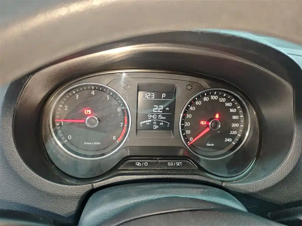 Volkswagen Polo 2014 1.6L Automatic Comfort Edition фото 4