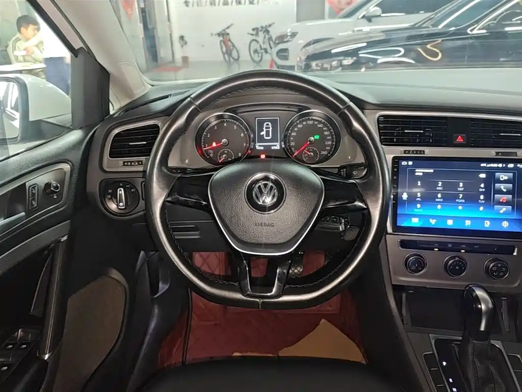 Volkswagen Golf 2016 1.6L Automatic Comfort фото 11