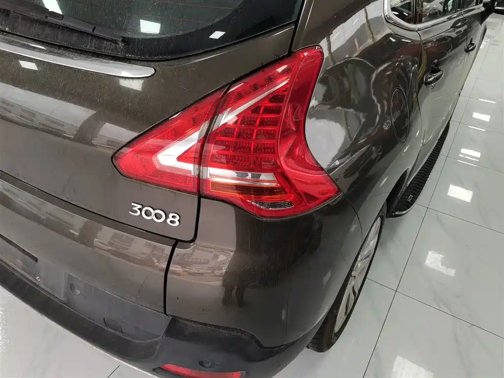 Peugeot 3008 2013 2.0L Automatic Classic Edition фото 24