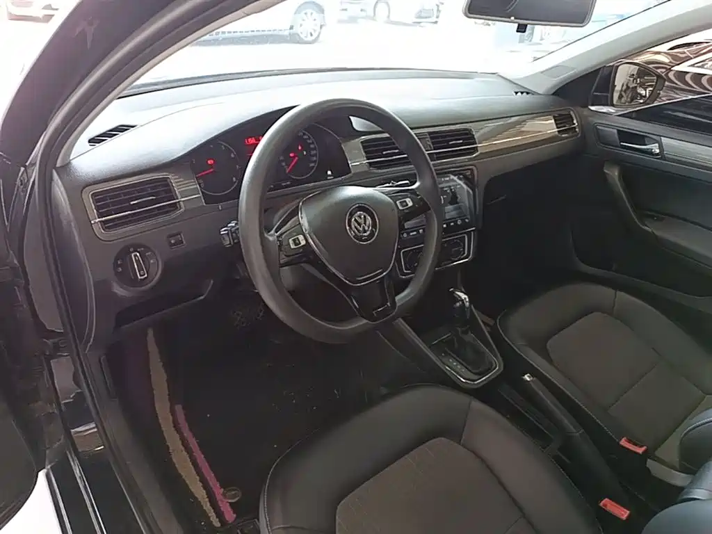 Volkswagen Santana 2016 1.6L Automatic Comfort Edition фото 10