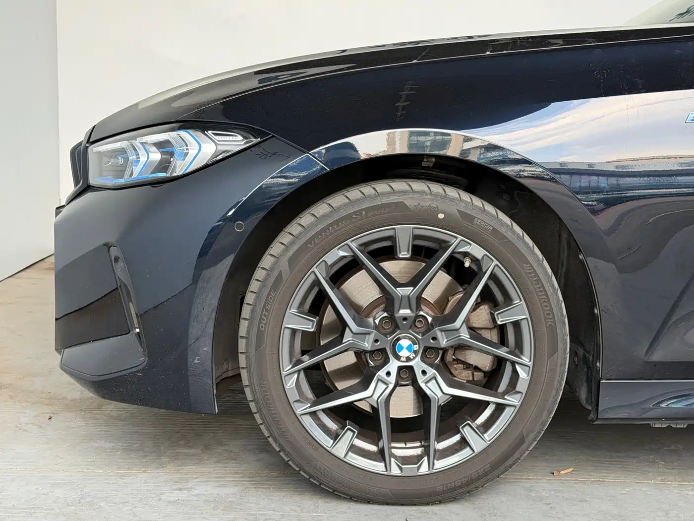 BMW 3 Series 2025 330Li Premium M Sport Night Edition фото 15