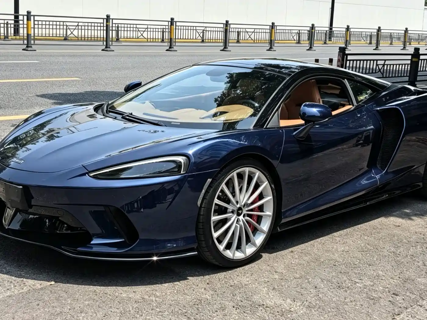 2023 McLaren GT