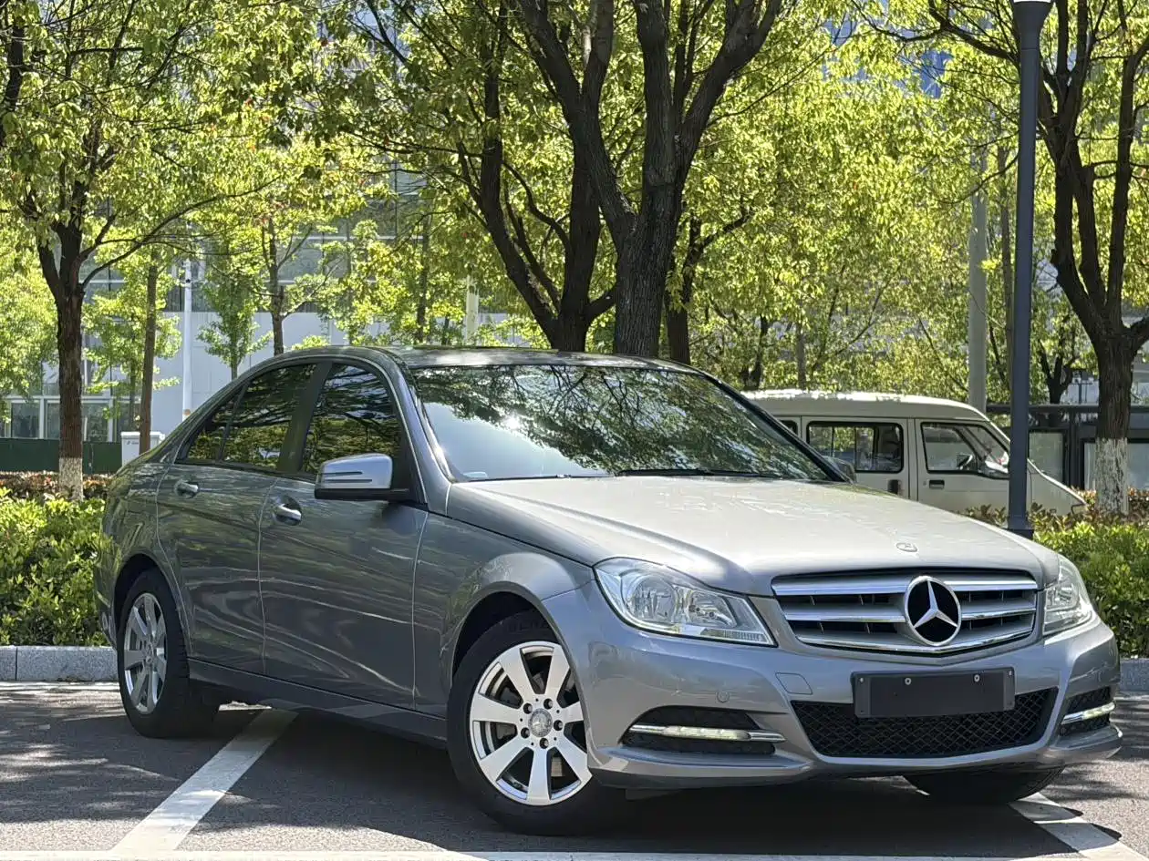 Mercedes-Benz C-Class 2013 C 180 Classic Grand Edition фото 3