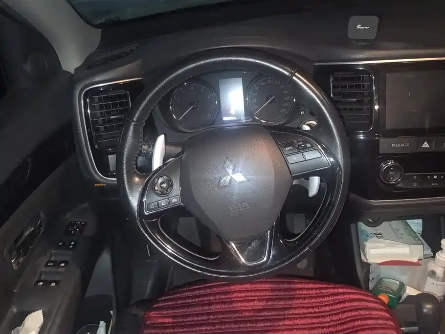 Mitsubishi Outlander 2016 2.4L 4WD Luxury Edition 7-seater фото 15