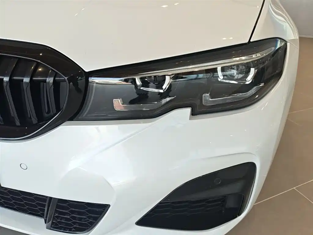 BMW 3 Series 2022 325i M Sport Shadow Edition фото 24