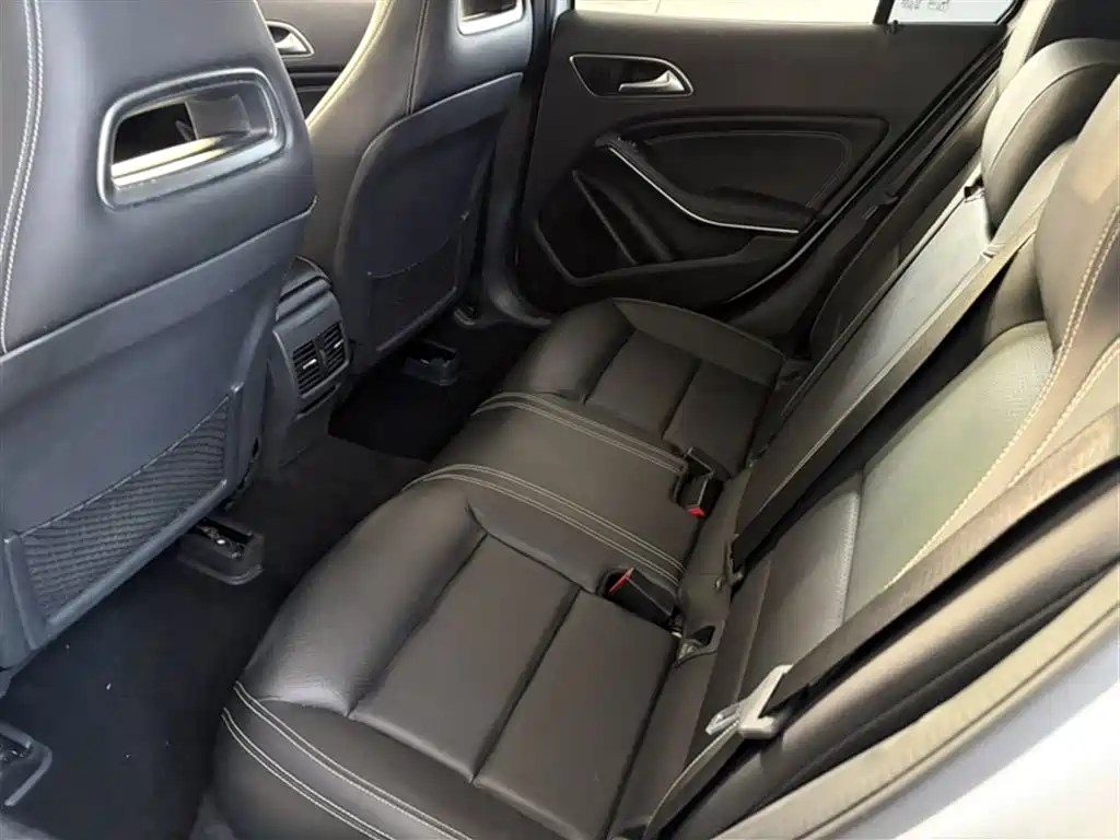 Mercedes-Benz GLA 2015 GLA 200 Dynamic фото 17