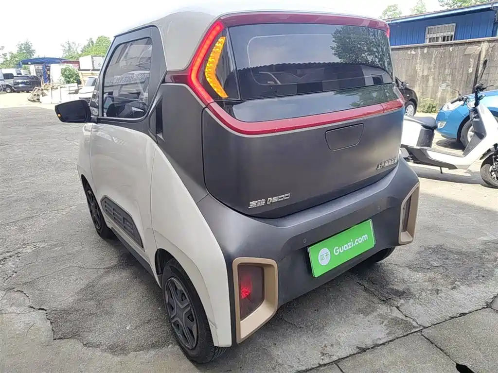 BAOJUN E200