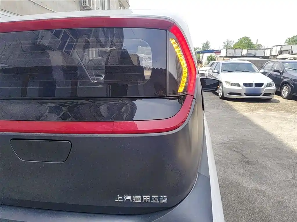 BAOJUN E200