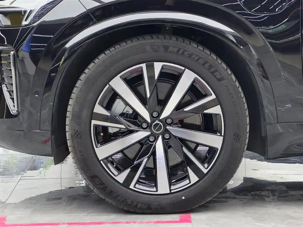 VOLVO XC90 PLUG-IN HYBRID
