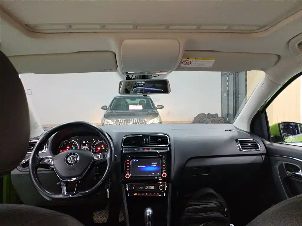 Volkswagen Polo 2014 1.6L Automatic Luxury Edition фото 8
