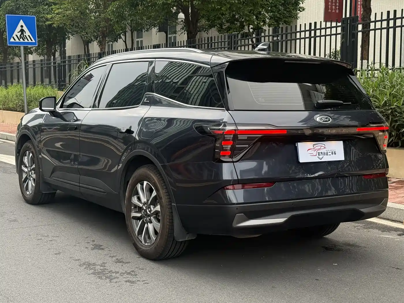 Ford Edge 2023 Edge L 2.0T EcoBoost E Hybrid FWD 7-Seater Luxury фото 4
