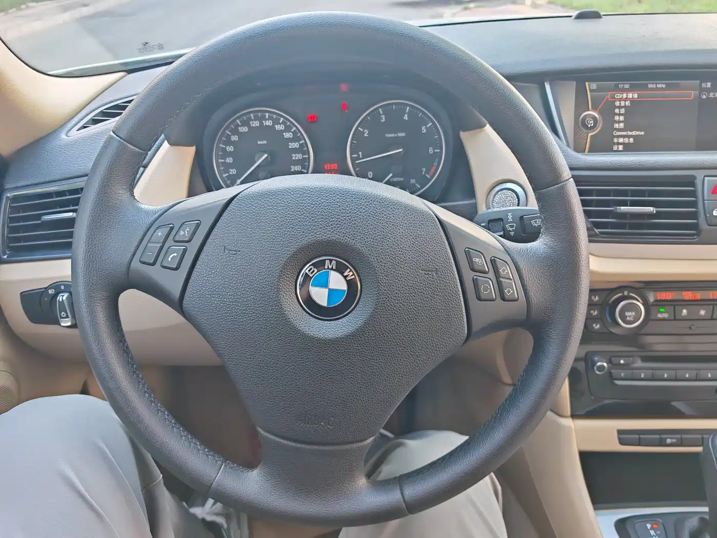 BMW X1 2013 sDrive18i Leading фото 23