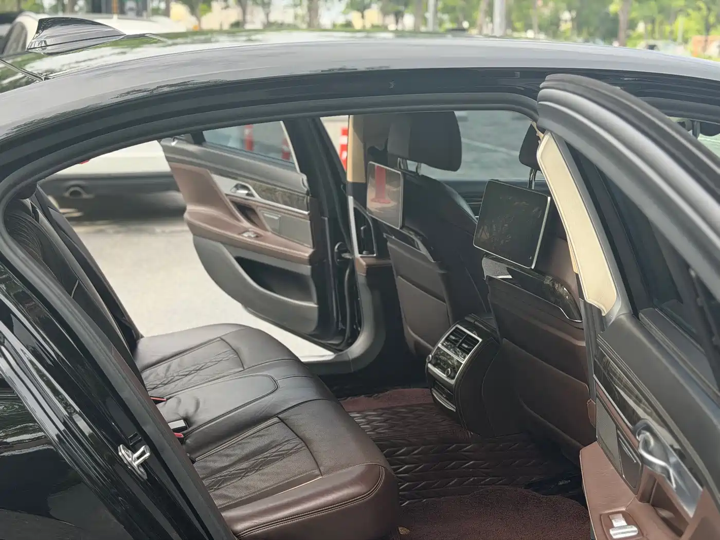 BMW 7 Series 2016 740Li Leading Edition фото 12