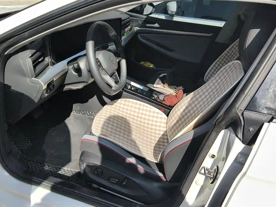VOLKSWAGEN LINGDU