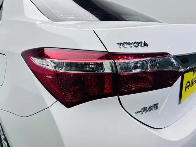 Toyota Corolla 2014 1.6L CVT GL фото 18