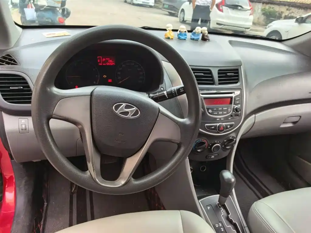 Hyundai Verna 2014 1.4L Automatic Smart GLS фото 10