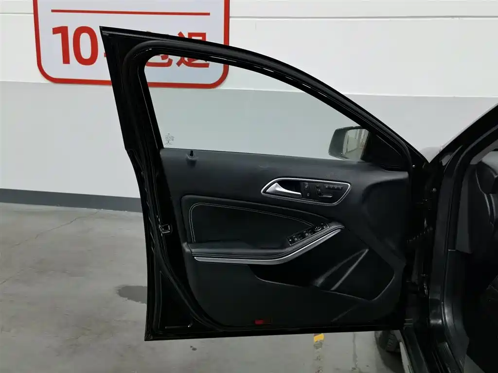 Mercedes-Benz GLA 2016 GLA 200 Dynamic фото 8