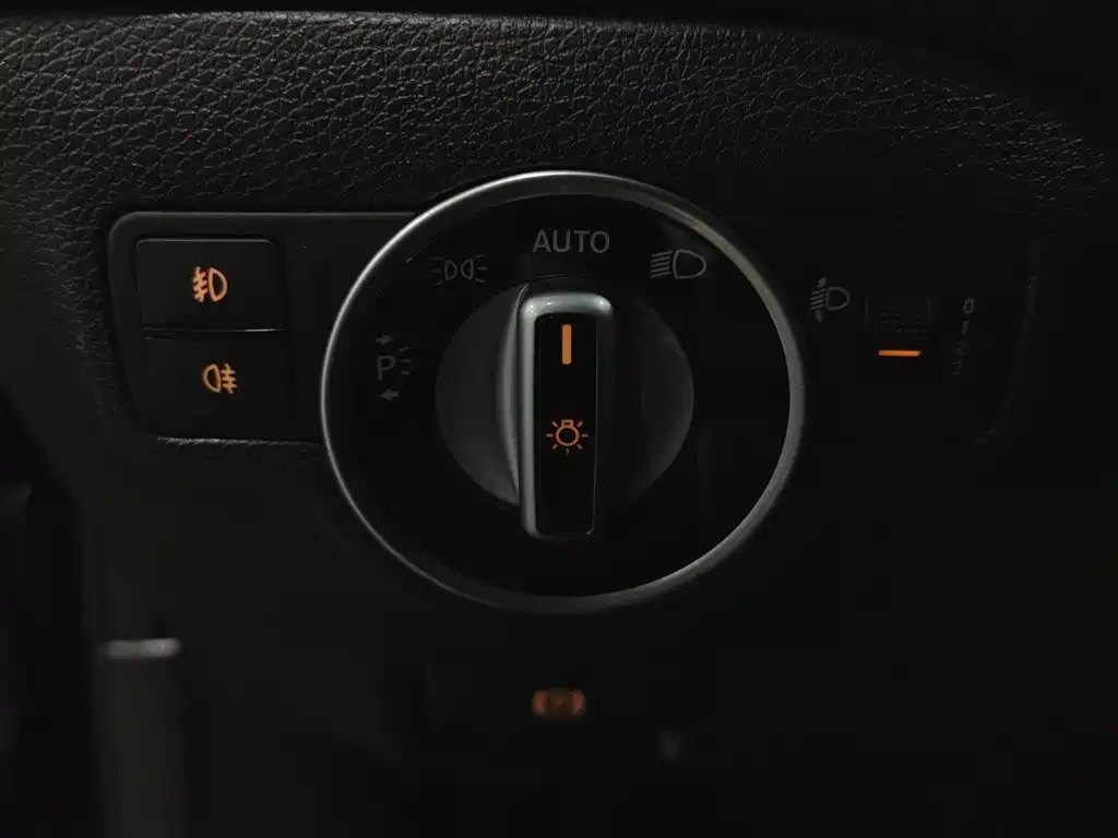 Mercedes-Benz GLA 2016 GLA 200 Dynamic фото 21