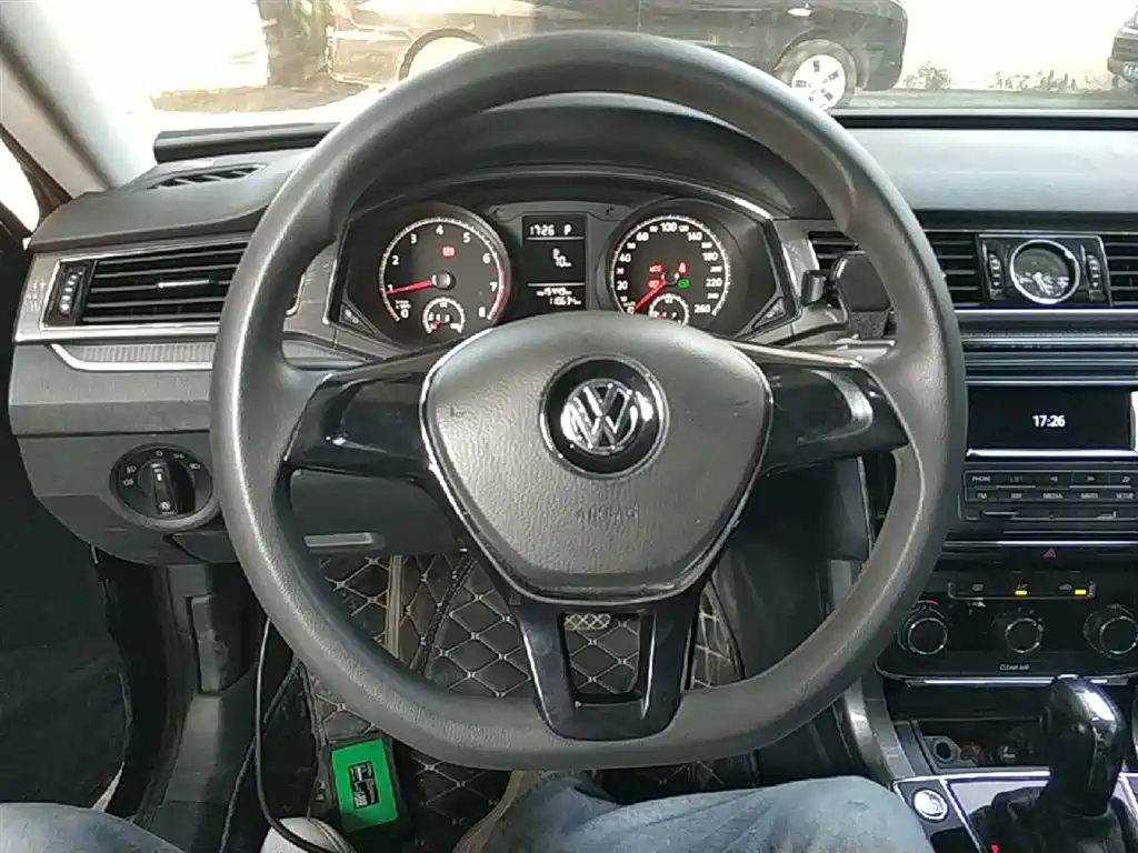 Volkswagen Passat 2015 1.8TSI DSG Elegance Edition фото 11