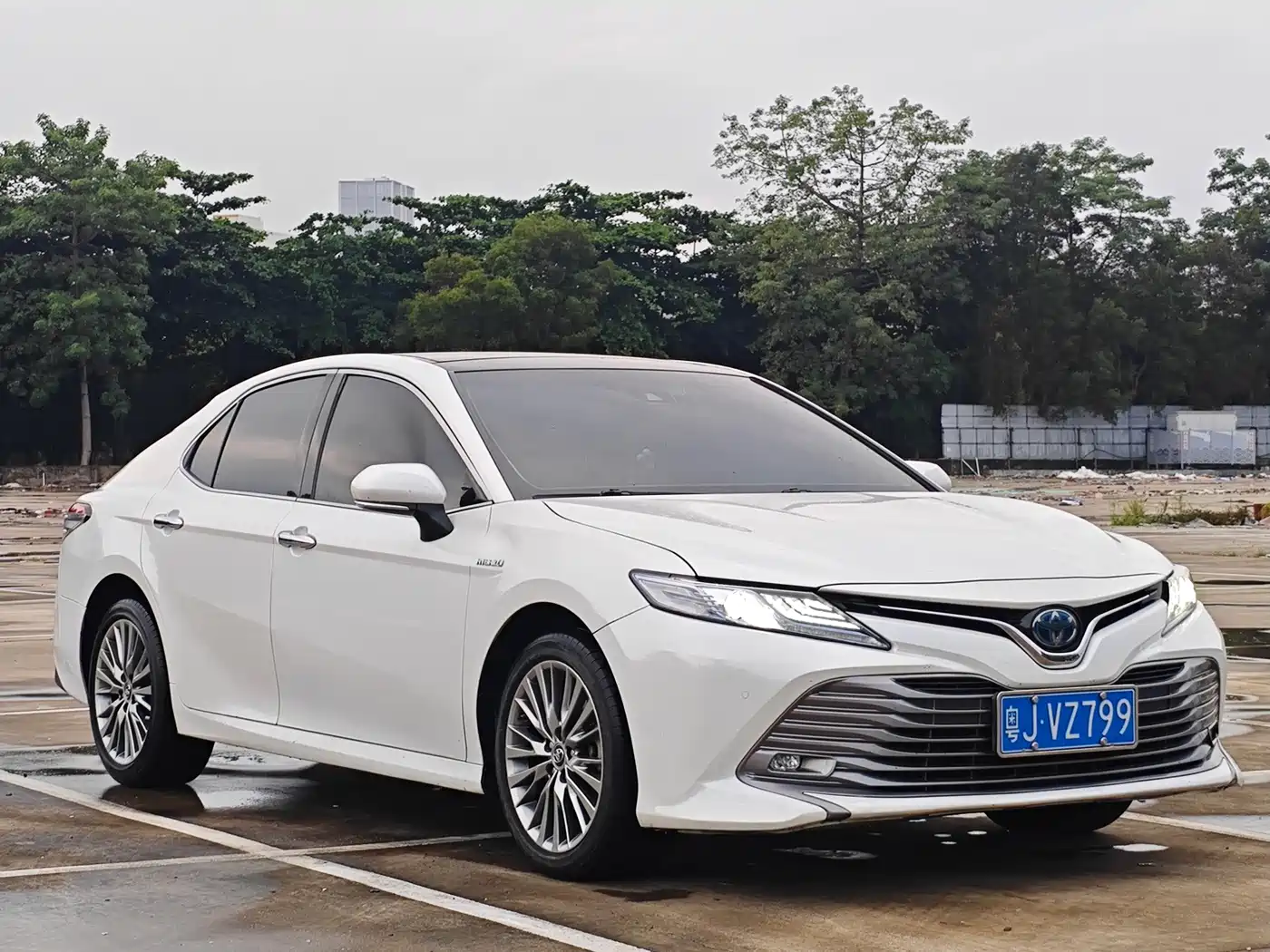 Фото 2 - Toyota Camry