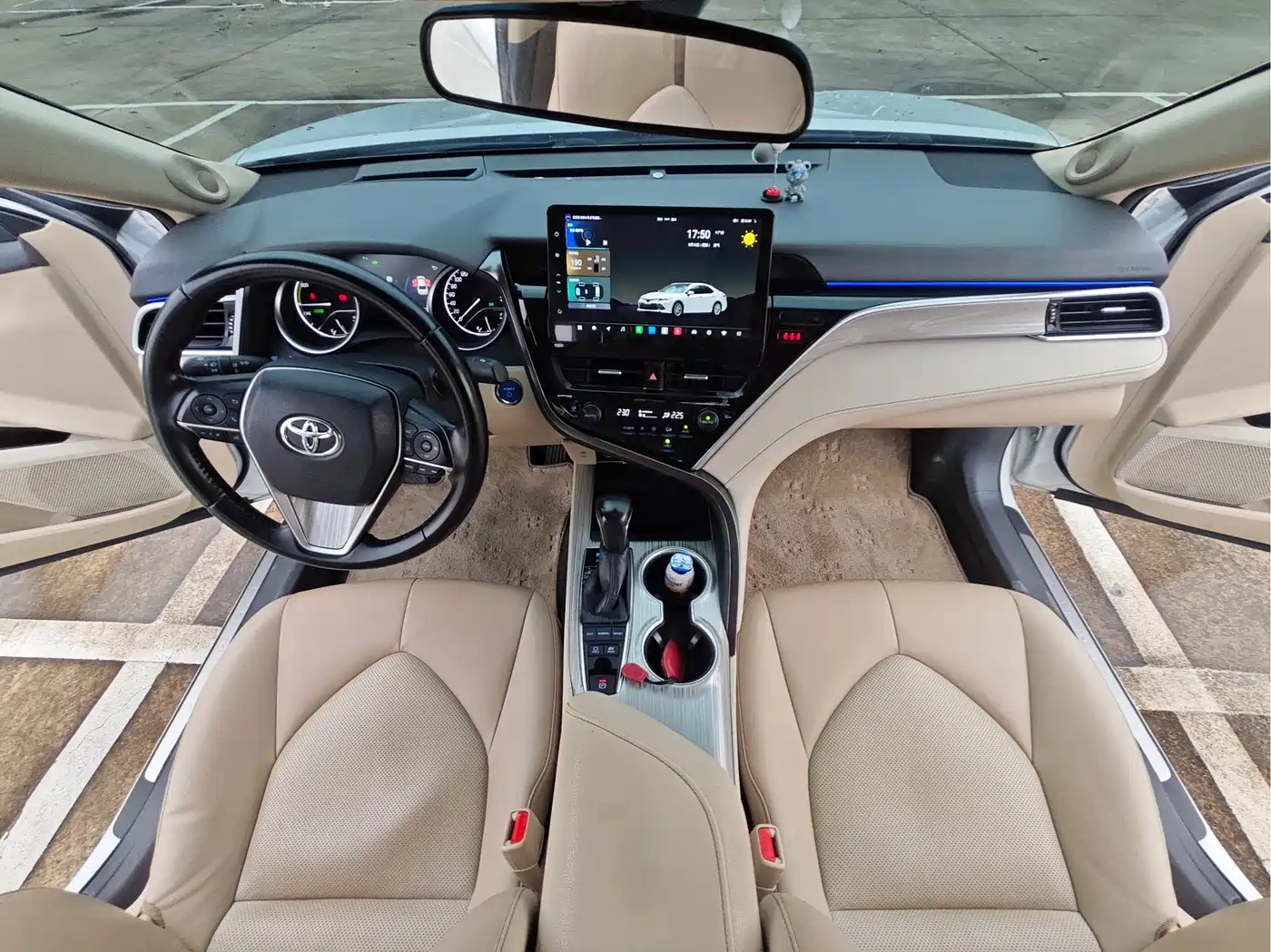 Фото 10 - Toyota Camry