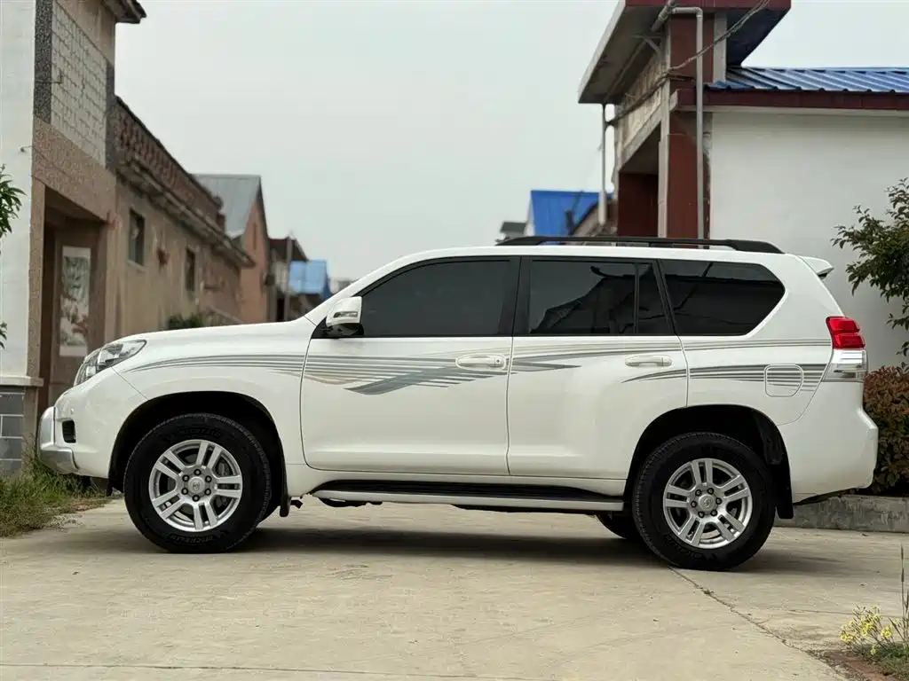 Toyota Prado 2010 4.0L Automatic VX NAVI фото 4