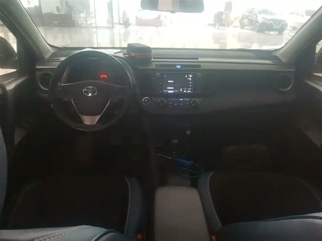 Toyota RAV4 Rongfang 2016 2.0L CVT 2WD Trend (China V) фото 6
