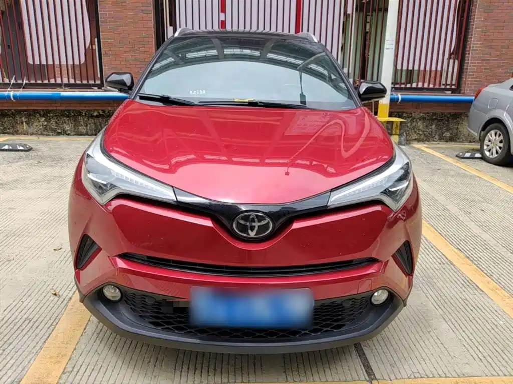 Toyota C-HR 2018 2.0L Luxury Sunroof Edition China VI фото 3