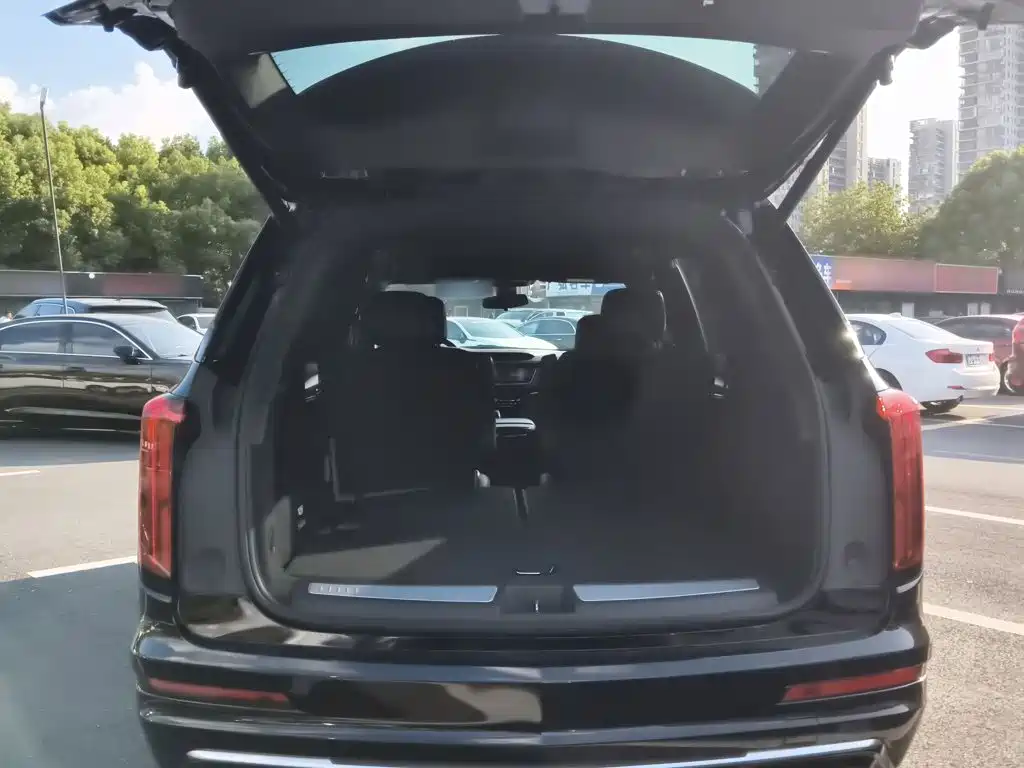 Фото 19 - Cadillac XT6