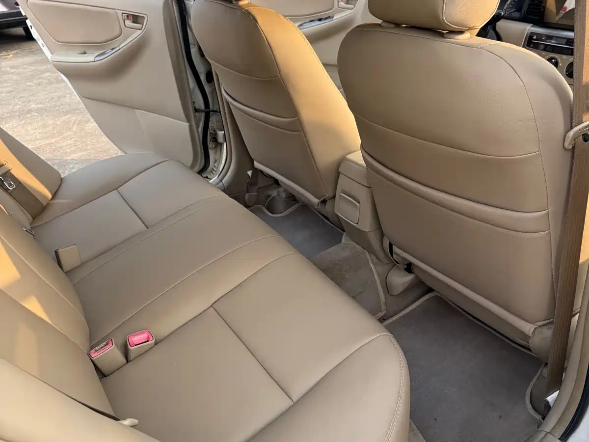 Toyota Corolla 2013 1.6L Automatic Luxury фото 10