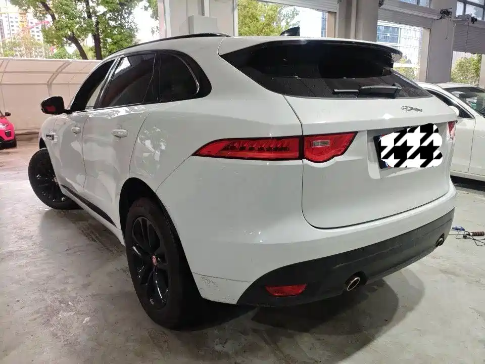 Фото 9 - Jaguar F-PACE