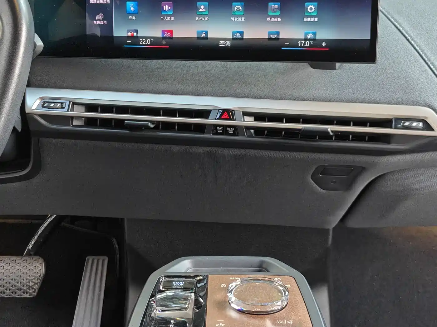 BMW iX 2022 xDrive40 фото 10
