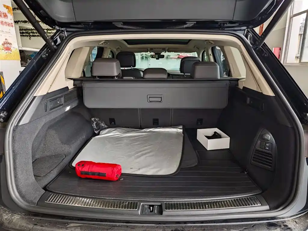 Volkswagen Touareg 2021 3.0TSI Sharp Edition with Gloss Black Sports Package фото 25