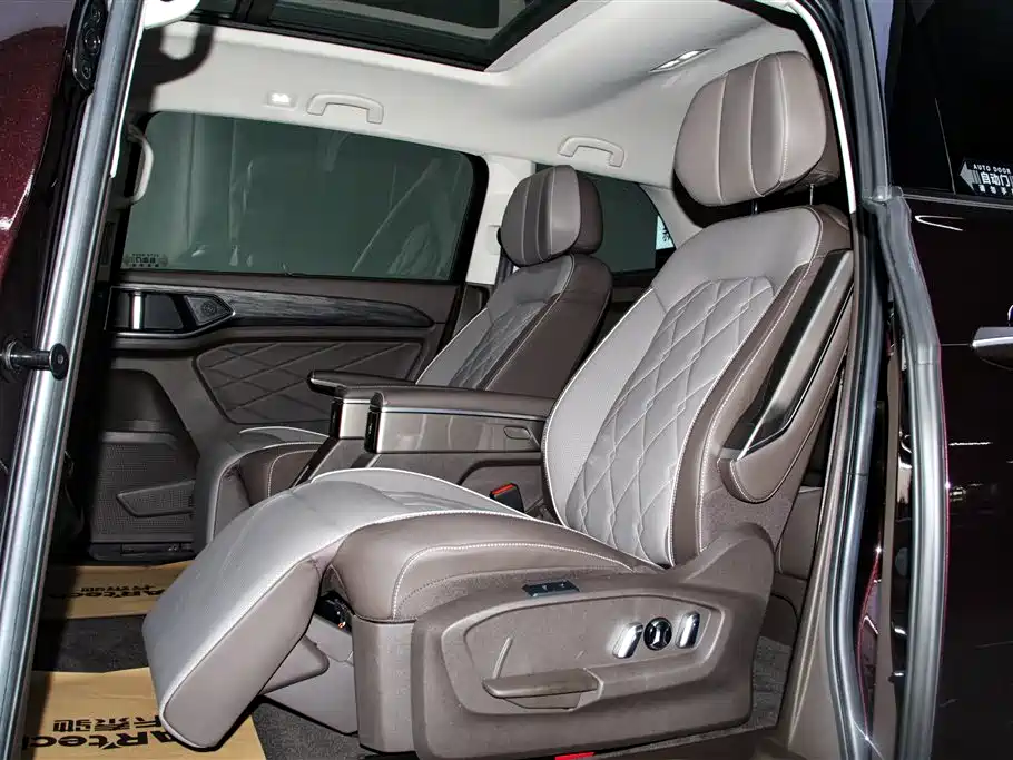Volkswagen Viloran 2024 380TSI Executive Edition фото 31