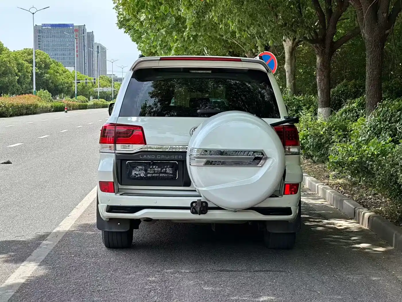 Toyota Land Cruiser (Import) 2015 4.0L V6 Middle East Low Configuration Edition фото 9