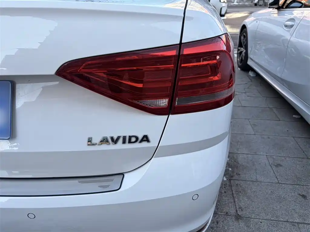 Volkswagen Lavida 2018 Classic 1.5L Manual Trend China VI фото 7