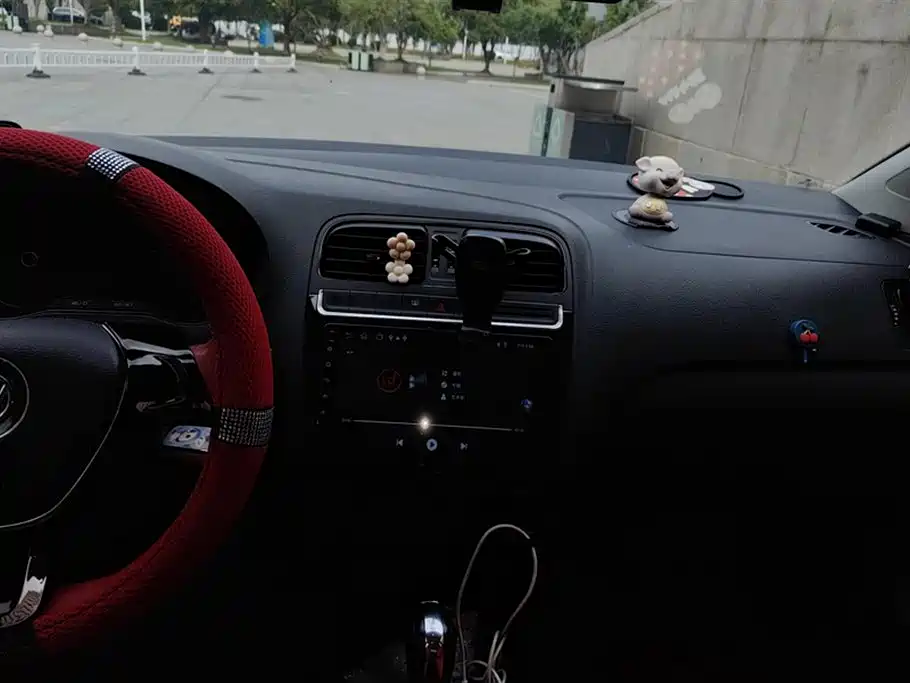 Volkswagen Polo 2016 1.4L Automatic Trend фото 13