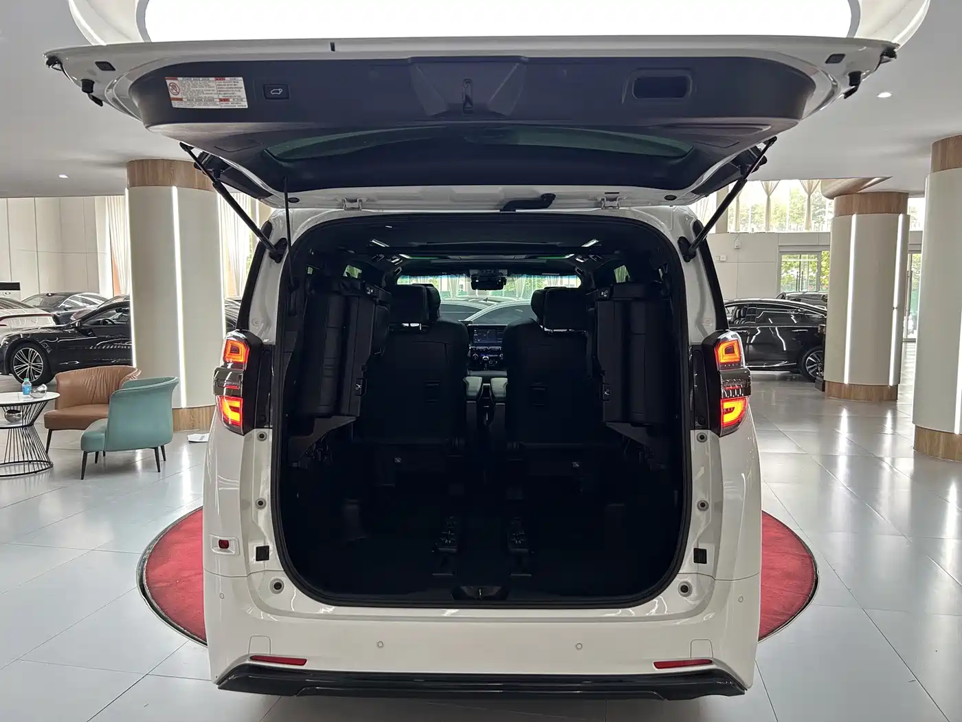 Фото 10 - Toyota Vellfire