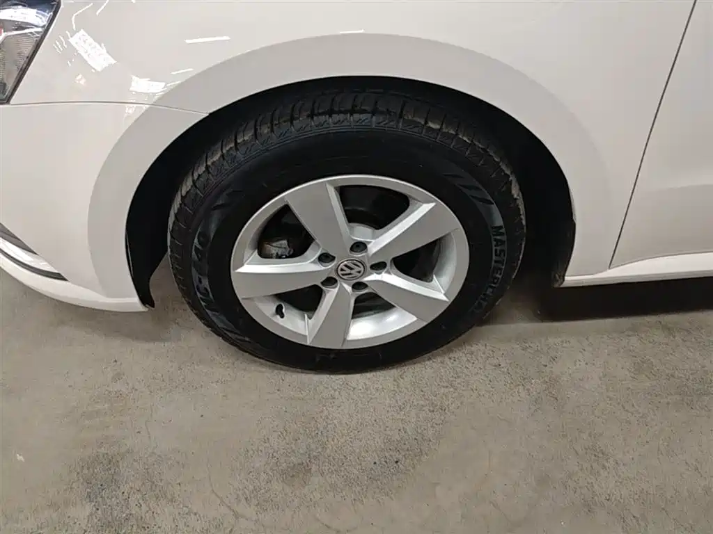 Volkswagen Lavida Tour 2015 1.6L Automatic Trend Edition фото 23