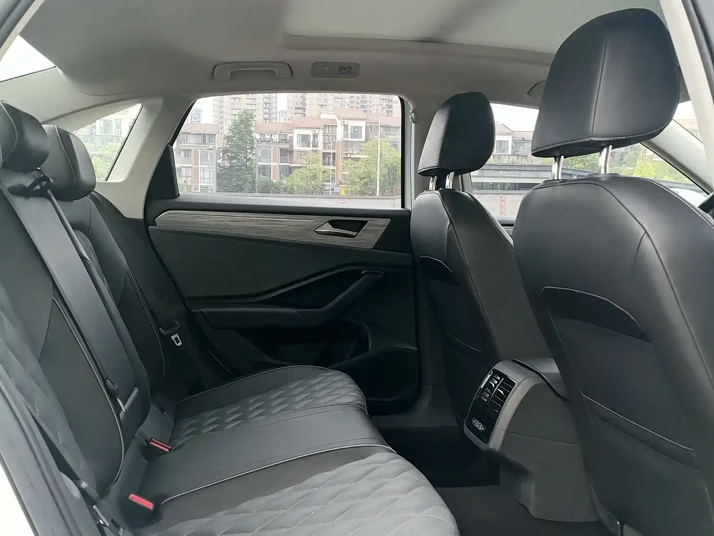 Volkswagen Sagitar 2023 Model Year 200TSI DSG Surpass Edition фото 5