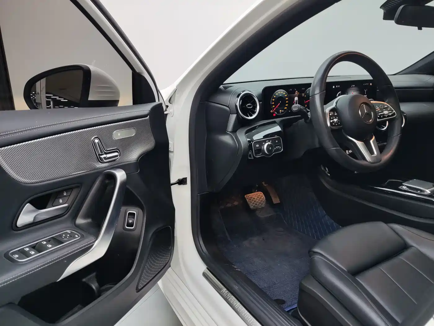 Mercedes-Benz A-Class 2022 A 180 L Sport Sedan фото 9