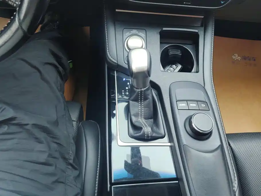 Lexus ES 2016 200 Midnight Special Limited Edition фото 16