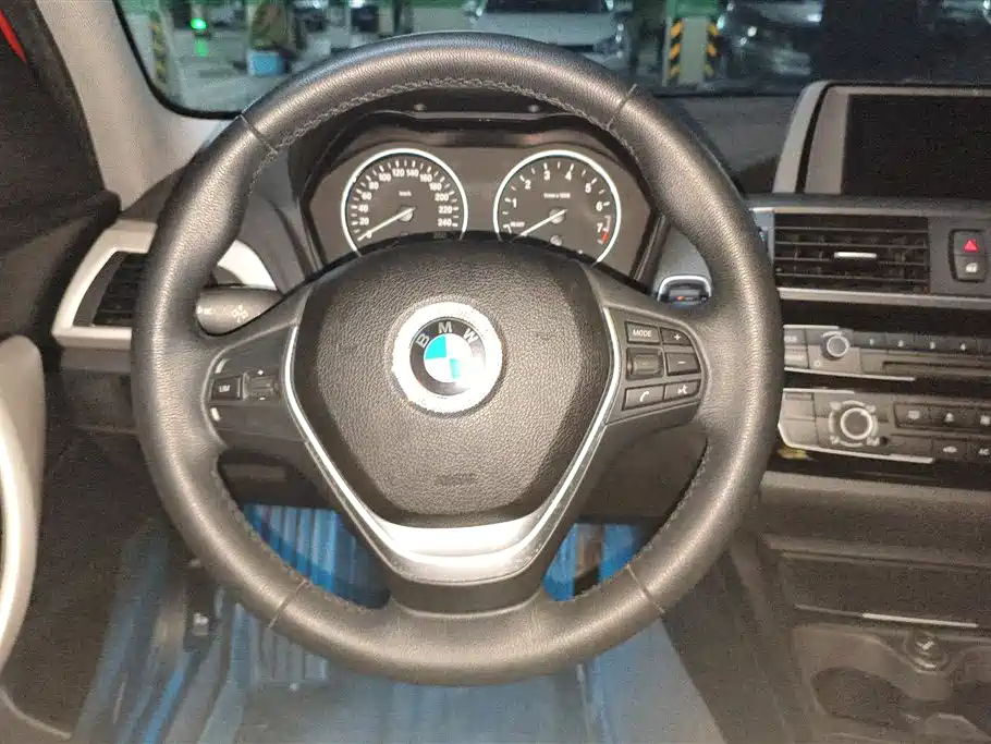 BMW 1 Series (Import) 2016 118i Leading фото 15