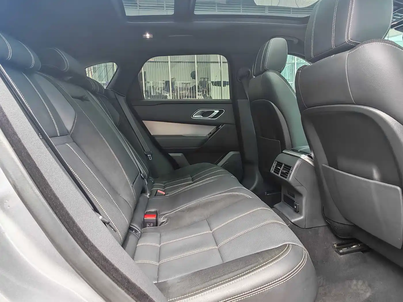 Land Rover Range Rover Velar 2021 P250 Gloss Black Collector's Edition фото 19