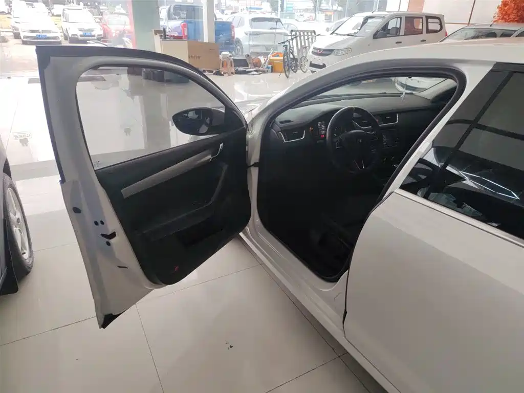 Škoda Octavia 2018 TSI230 DSG Comfort Edition фото 16